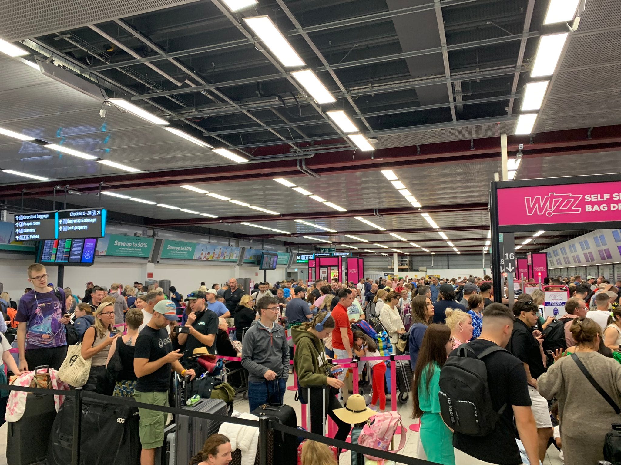 Photos show the chaos behind the global IT outage that's impacting retailers, flights, and hospitals