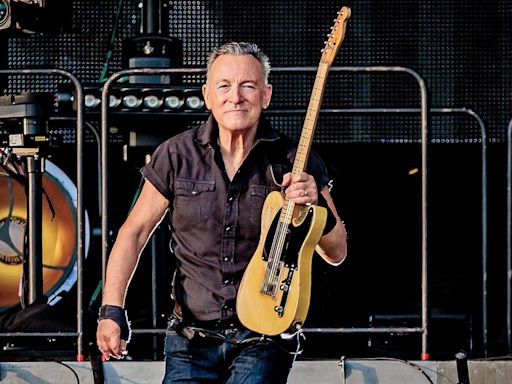 Bruce Springsteen Is Now A Billionaire