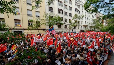 "Presidente, quédate" Los socialistas españoles le piden a Sánchez que no dimita