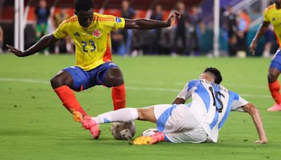 Davinson Sánchez dejó picantes declaraciones sobre la jugada que terminó en el gol de Argentina