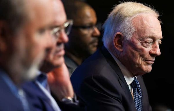 Jerry Jones will be called to testify at defamation trial. Other family members might, too