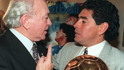El MOTIVO por el que se suspendió la subasta del Balón de Oro de Diego Maradona