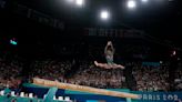 Simone Biles competirá en los 4 eventos de la final de equipos pese a lesión de pantorrilla