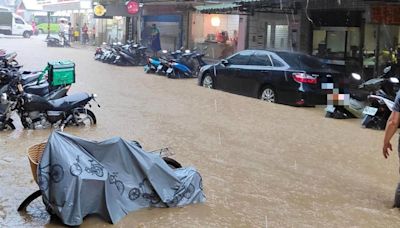 大雷雨轟炸！雙北7區「一級淹水警戒」 信義區積水半個輪胎高