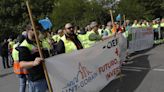 Los trabajadores de Saint-Gobain a Barbón: "Tampoco tenemos ni idea de lo que hace el Gobierno asturiano por nosotros"