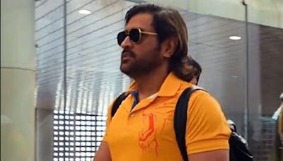 Dhoni's Stylish Entry In Lucknow