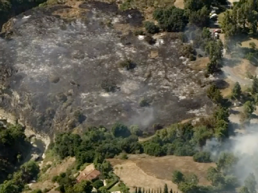 Brush fire prompts evacuation warning in Newbury Park