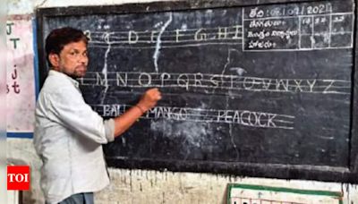 Teacher transferred, 133 kids follow him to join new school | India News - Times of India