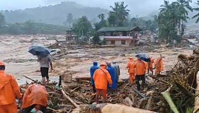 Kerala Tragedy: 8 Dead, Hundreds Feared Trapped After Rain-Triggered Landslides Hit Wayanad; Visuals Surface