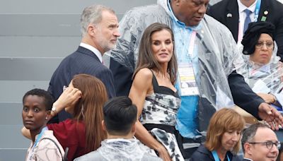 El vestido de doble escote de la reina Letizia para la inauguración de los Juegos Olímpicos