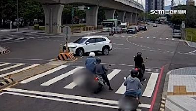 休旅車路口魔力轉狠掃4機車！技師估「3可能原因」處理方式曝光