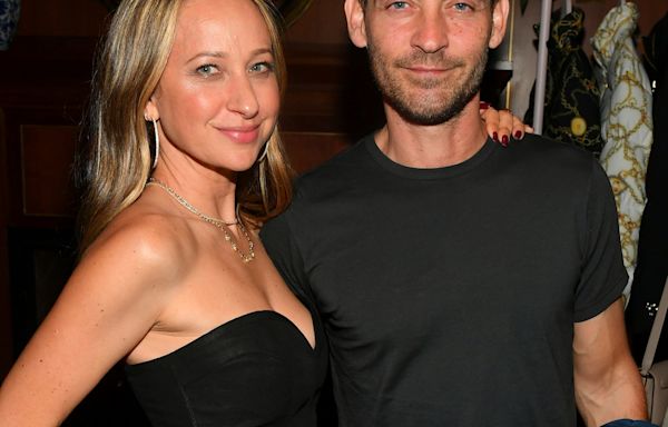 Tobey Maguire's Ex-Wife Jennifer Meyer Defends His Photos With 20-Year-Old Model Lily Chee - E! Online