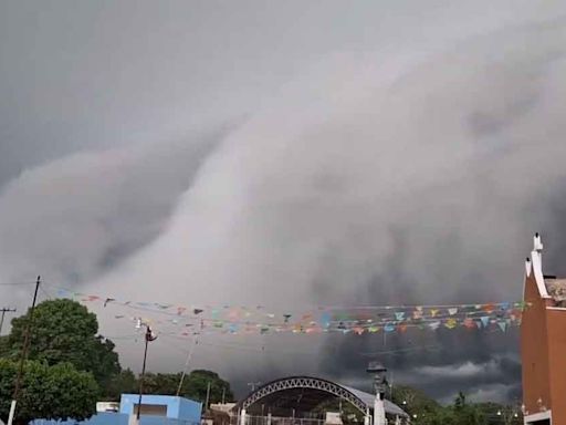 Captan inquietante formación de nubes previo a impacto del huracán Beryl en Yucatán