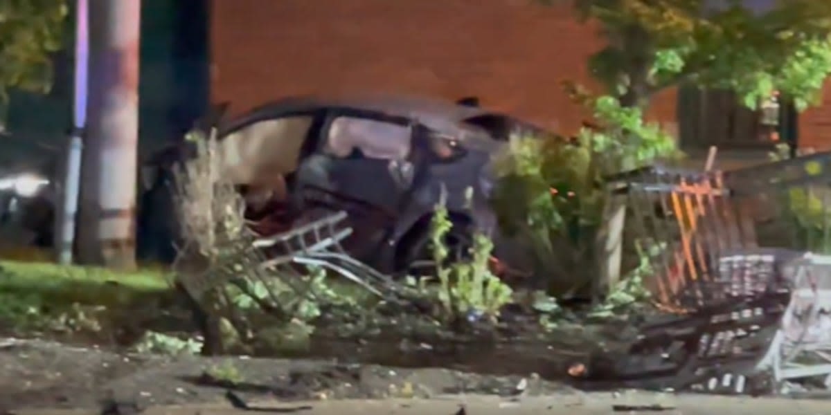 Cleveland 2-car crash hospitalizes 3: Police Dispatchers