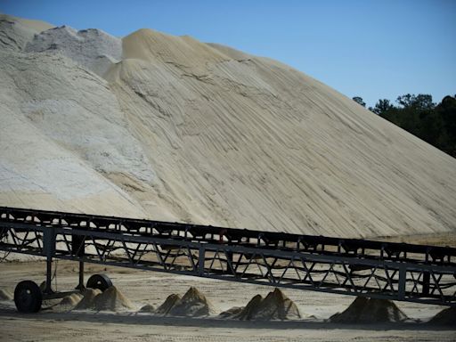 Apollo to Buy Frack-Sand Provider US Silica for $1.21 Billion