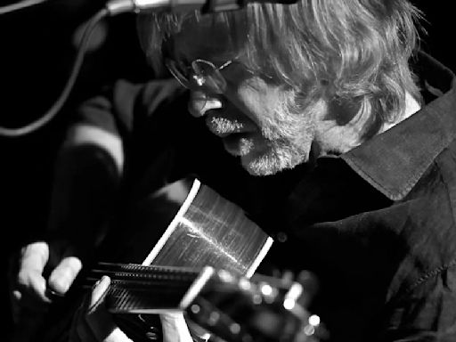 Trey Anastasio and Classic TAB Take on "Snowflakes in the Sand" for First Time