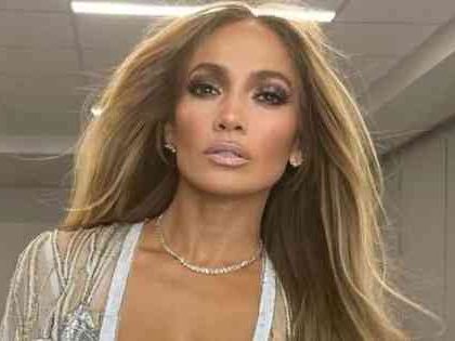 Jennifer Lopez mantém aliança de casamento com Ben Affleck