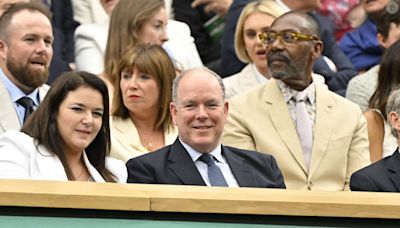 Le prince Albert de Monaco étonne à Wimbledon avec un accessoire coloré