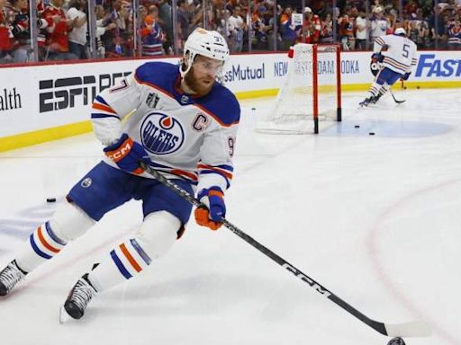 Oilers' McDavid Heaps Praise on Maple Leafs' Star $53 Million Forward