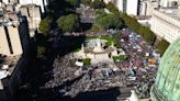 Marcha universitaria: más de 150 mil personas se concentraron en Plaza de Mayo | Política