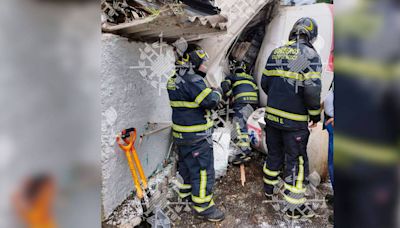 Revolvedora impacta contra bodega en Álvaro Obregón; rescatan a 2 personas prensadas