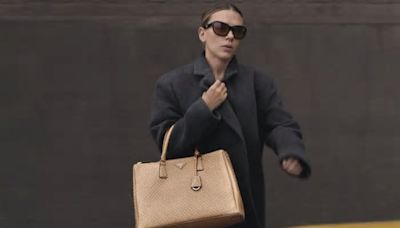 Prada: Scarlett Johansson nella campagna della borsa Galleria, tra moda e cinema