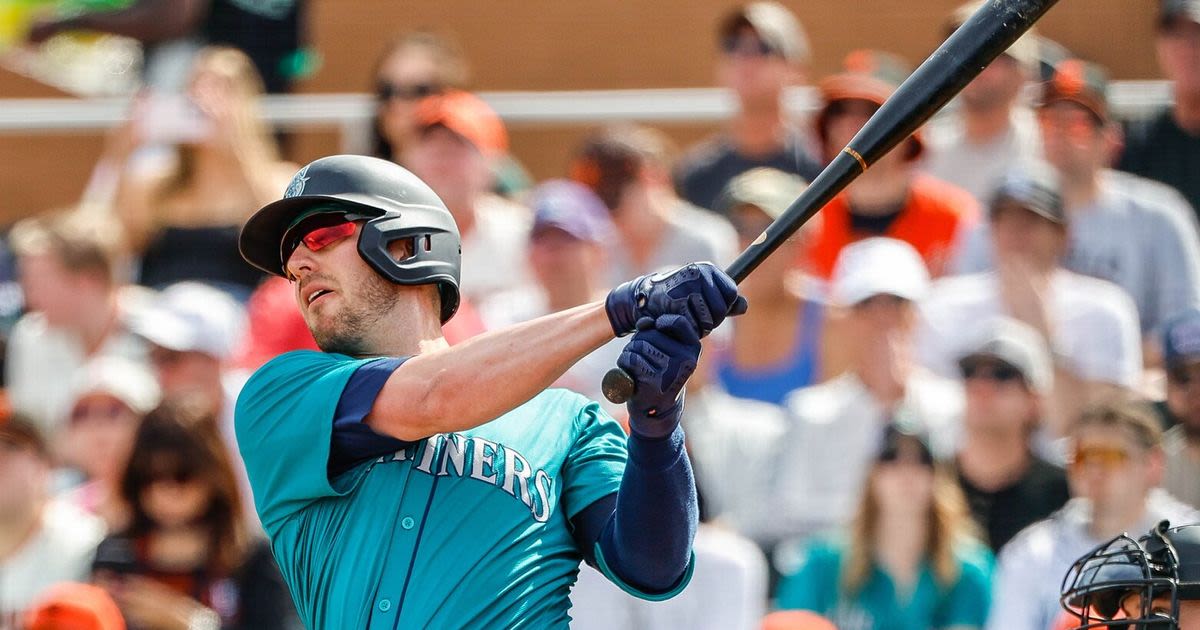 Mariners DH Mitch Garver presented with World Series ring earned with Rangers