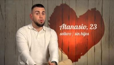 La reacción de Carlos Sobera en 'First Dates' al conocer la profesión de este soltero: "¡Vade retro Satanás!"