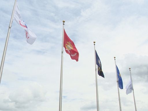 Memorial Day ceremony held in Clarence despite rain showers