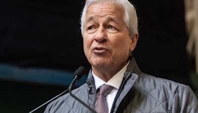 Jamie Dimon made $183 million selling JPMorgan stock. Here's how much others have made