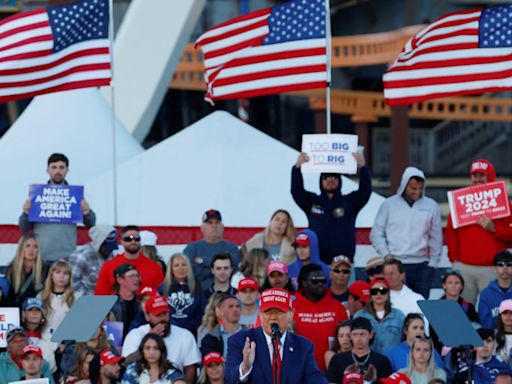 80K Turn Out to Hear Trump Rant About Whales and Hannibal Lecter