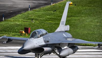 花蓮基地F-16驚傳故障！試飛升空「起落架指示燈異常」緊急返場 空軍回應了