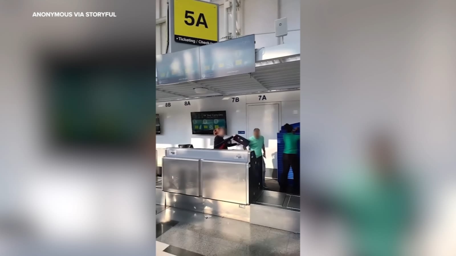 Woman attacks Frontier Airlines employees at O'Hare Airport, Chicago police say | VIDEO