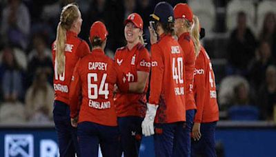 England duo Kate & Beaumont back team to win T20 World Cup title