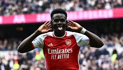 Bukayo Saka iguala a Ljungberg