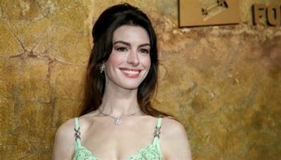 Anne Hathaway: «A un provino mi fecero baciare 10 ragazzi in un giorno. Non volevo fare la difficile, ma è stato disgustoso»