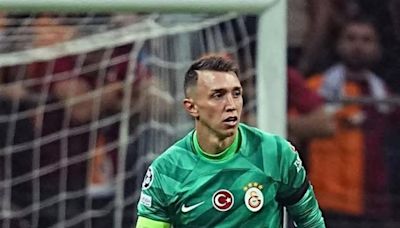 Fernando Muslera: Adiós a la Selección Uruguaya, Pero con la Puerta Abierta al Fútbol Uruguayo