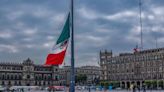 AMLO garantiza que Bandera del Zócalo estará izada el próximo domingo durante marcha de “Marea Rosa” | El Universal