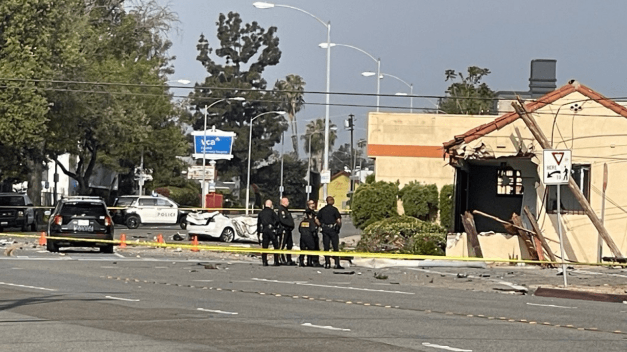 Deadly crash knocks out power in Pasadena