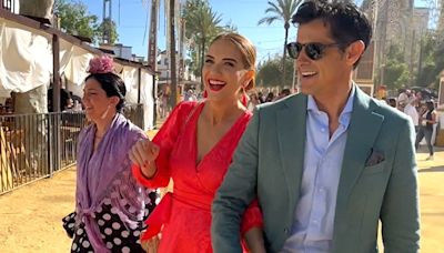 Víctor Janeiro y Beatriz Trapote disfrutan juntos de la Feria de Jerez y de un divertido día playero con sus tres niños