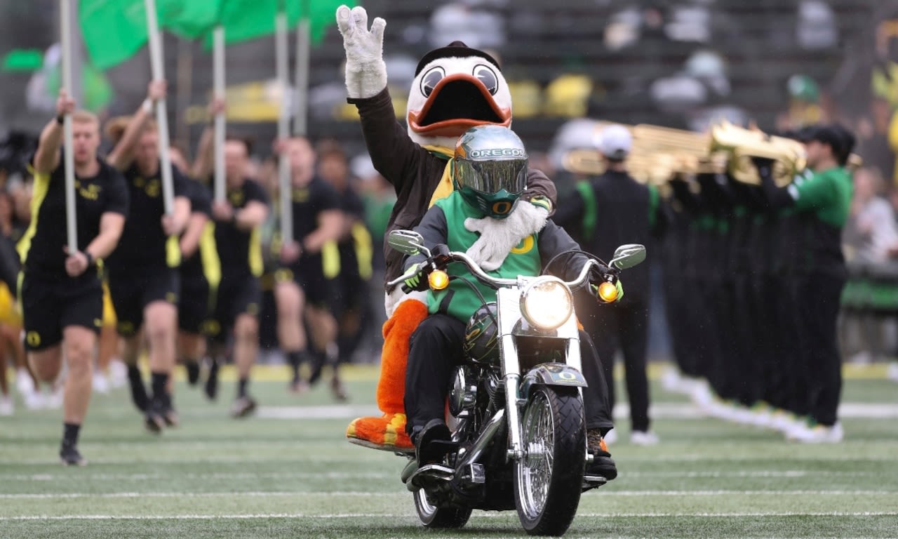 Watch: Oregon Ducks mascot featured in trailer for EA Sports College Football 25