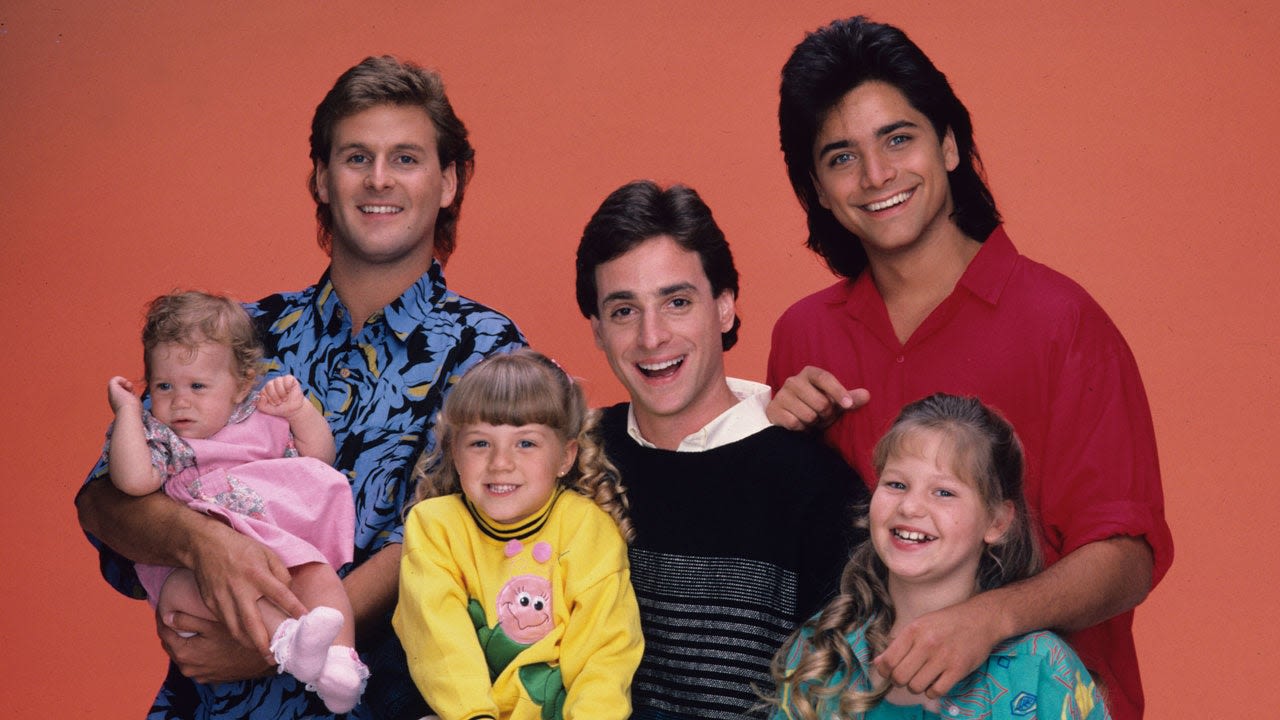 See New Pic of Mary-Kate and Ashley Olsen's 'Full House' Reunion