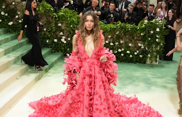 Jessica Biel Bathed In 20 Pounds of Epsom Salts Pre-Met Gala. Is That Even Safe?