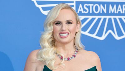 Rebel Wilson se reafirma en sus acusaciones contra Sacha Baron Cohen después de que sus memorias hayan sido censuradas en el Reino Unido