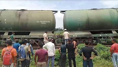 Goods train derailed in West Bengal; No one injured