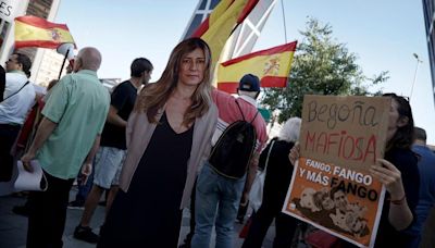 Protestas contra Sánchez en el exterior de los juzgados ante la declaración de Begoña Gómez