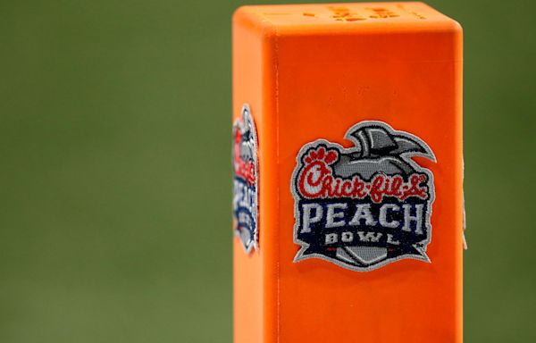 Clemson vs. Oregon Peach Bowl in way-too-early College Football Playoff bracket