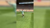 ¿Próximo crack para el Betis? Lebrón deja su sello en La Cartuja... con un balón del fútbol - MarcaTV