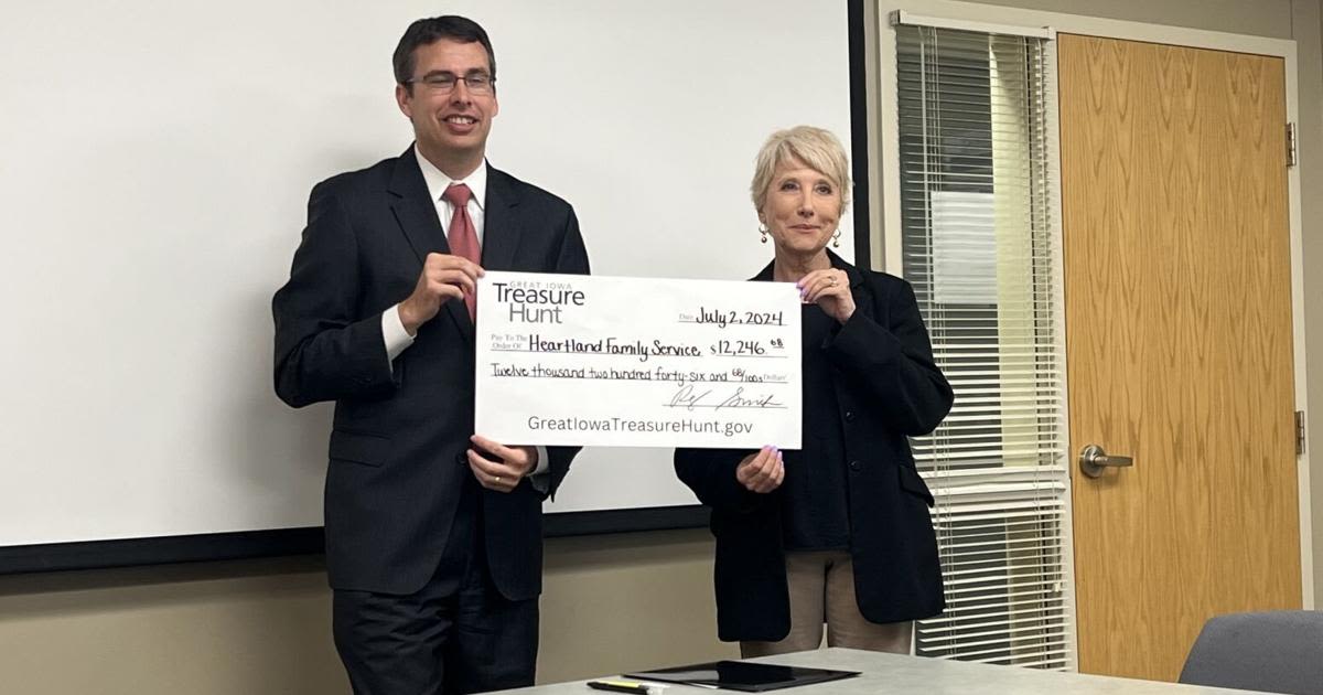 Heartland Family Service reunited with funds thanks to Great Iowa Treasurer Hunt