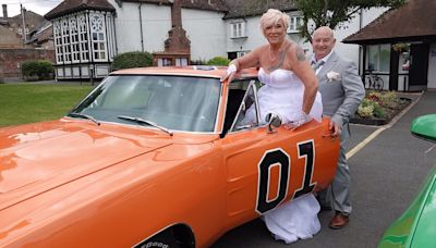 Dukes of Hazzard fan turns up to wedding in iconic General Lee car